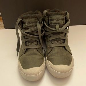 Keen booties. Women’s size 9. Worn twice.